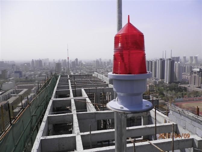 太陽能航空障礙燈組構(gòu)及工作原理
